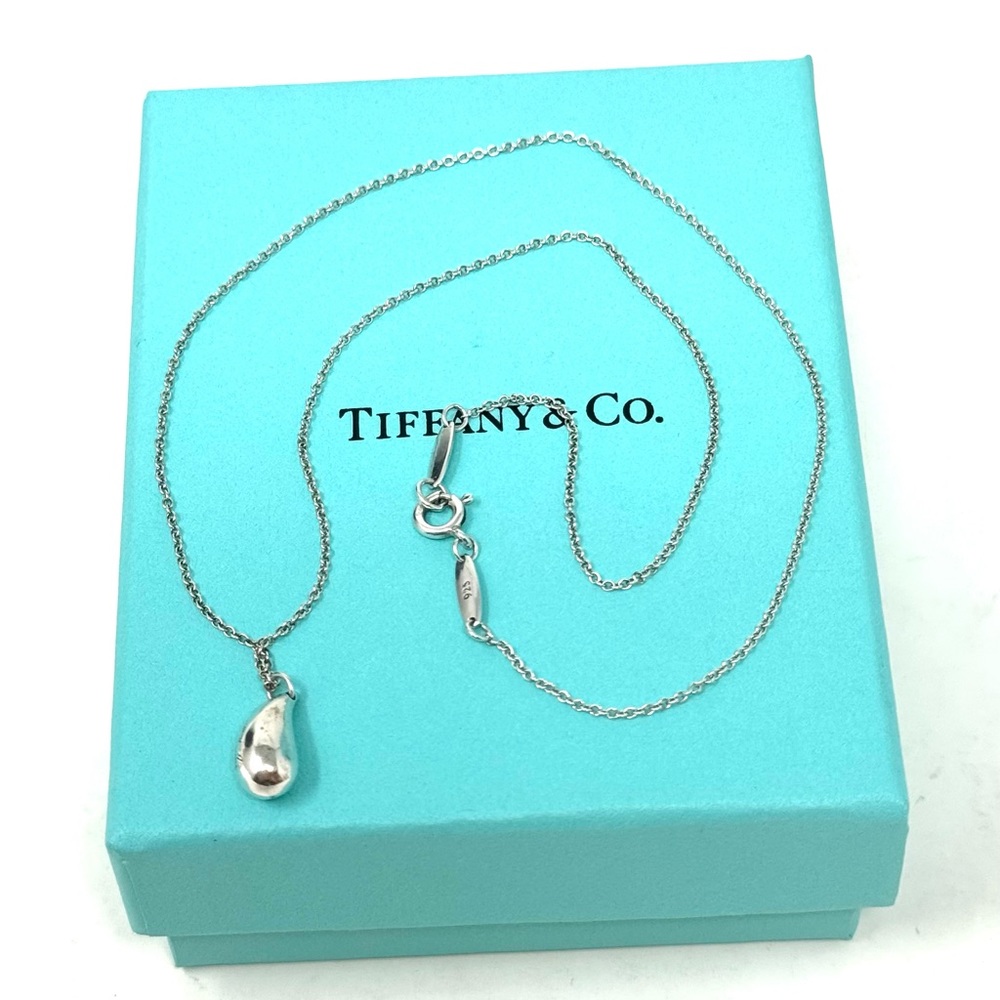 Authentic Tiffany & Co. Elsa Peretti Small Teardrop Pendant Necklace.